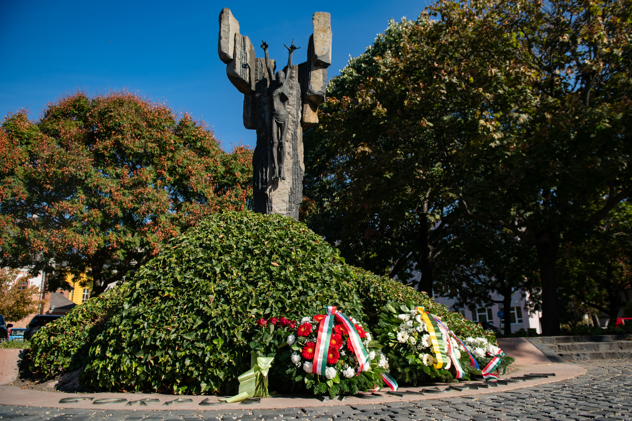 A nemzeti gyásznapon koszorúzással emlékeztek az aradi vértanúkra Székesfehérváron