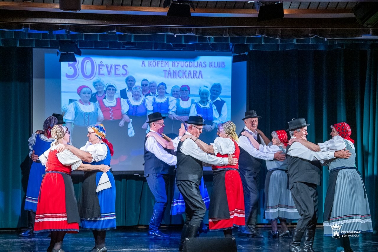 Gálaműsor a Köfém Nyugdíjas Klub Tánckarának 30. születésnapja alkalmából