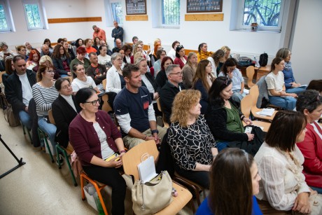 Ki segít a segítőknek? – a pedagógusok jóllétéről rendezett konferenciát a SZSZC