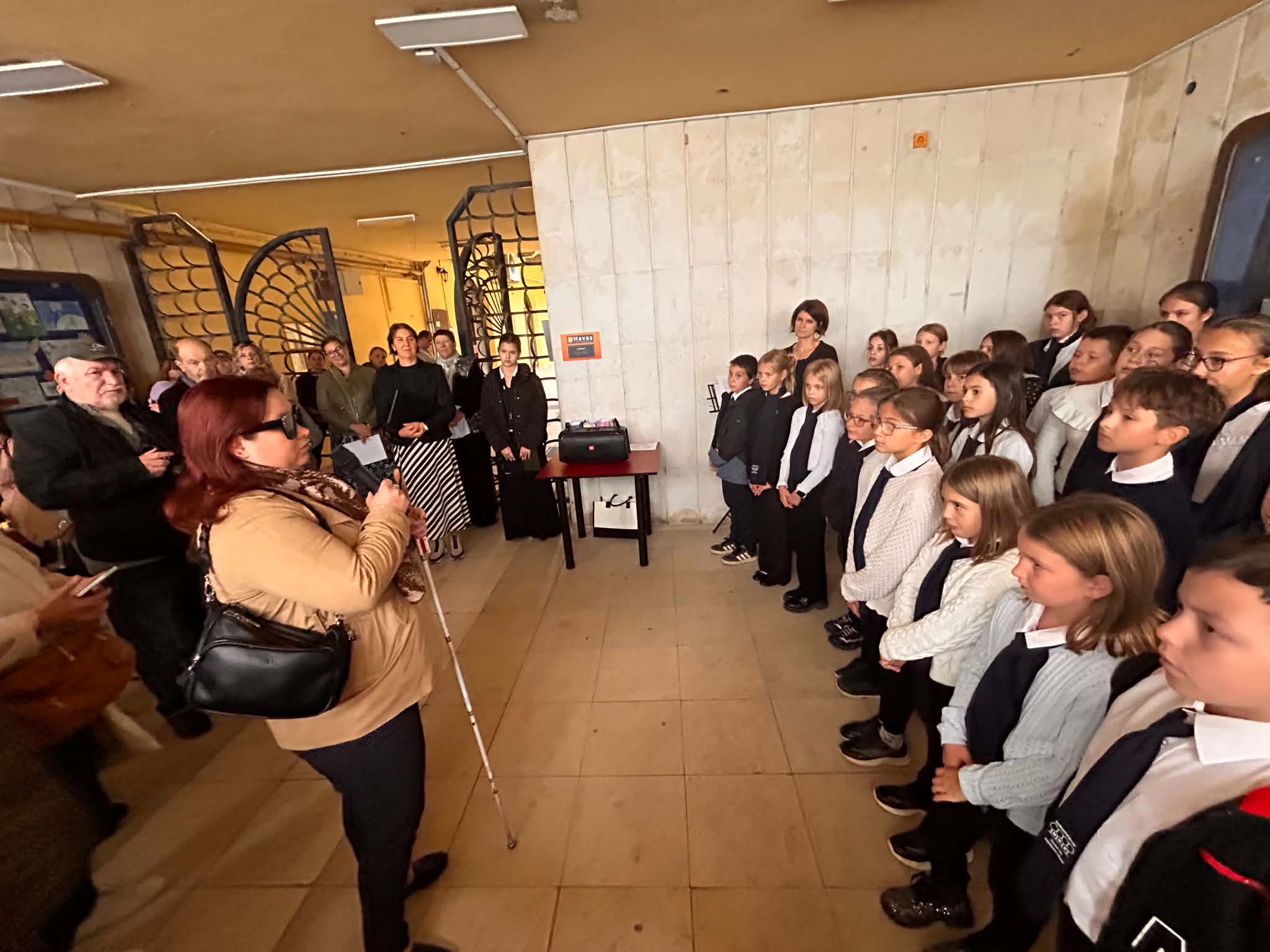 „Más szemmel” – Suli tárlat a Fehérbot világnapja alkalmából