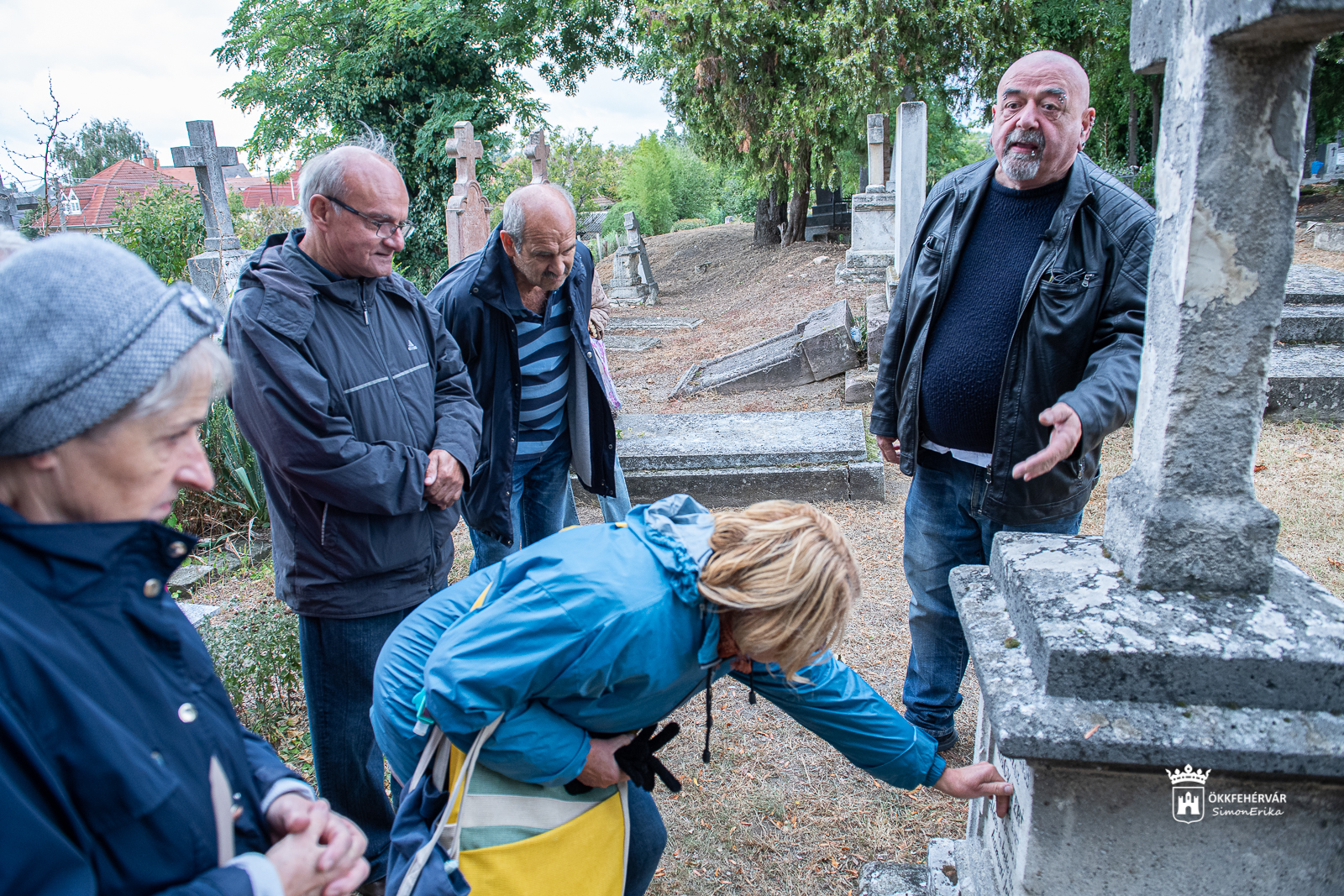 Őszi temetői séta és történelmi időutazás a Hosszú-temetőben