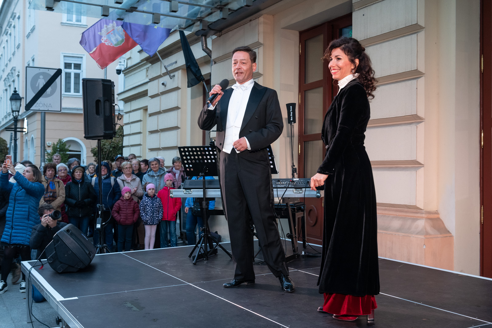 A magyar operett napja - ajándékkoncert a Vörösmarty Színház előtt