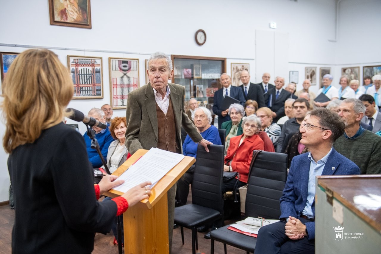Emlékesttel tisztelgett az 56 hősei előtt a Vörösmarty Társaság