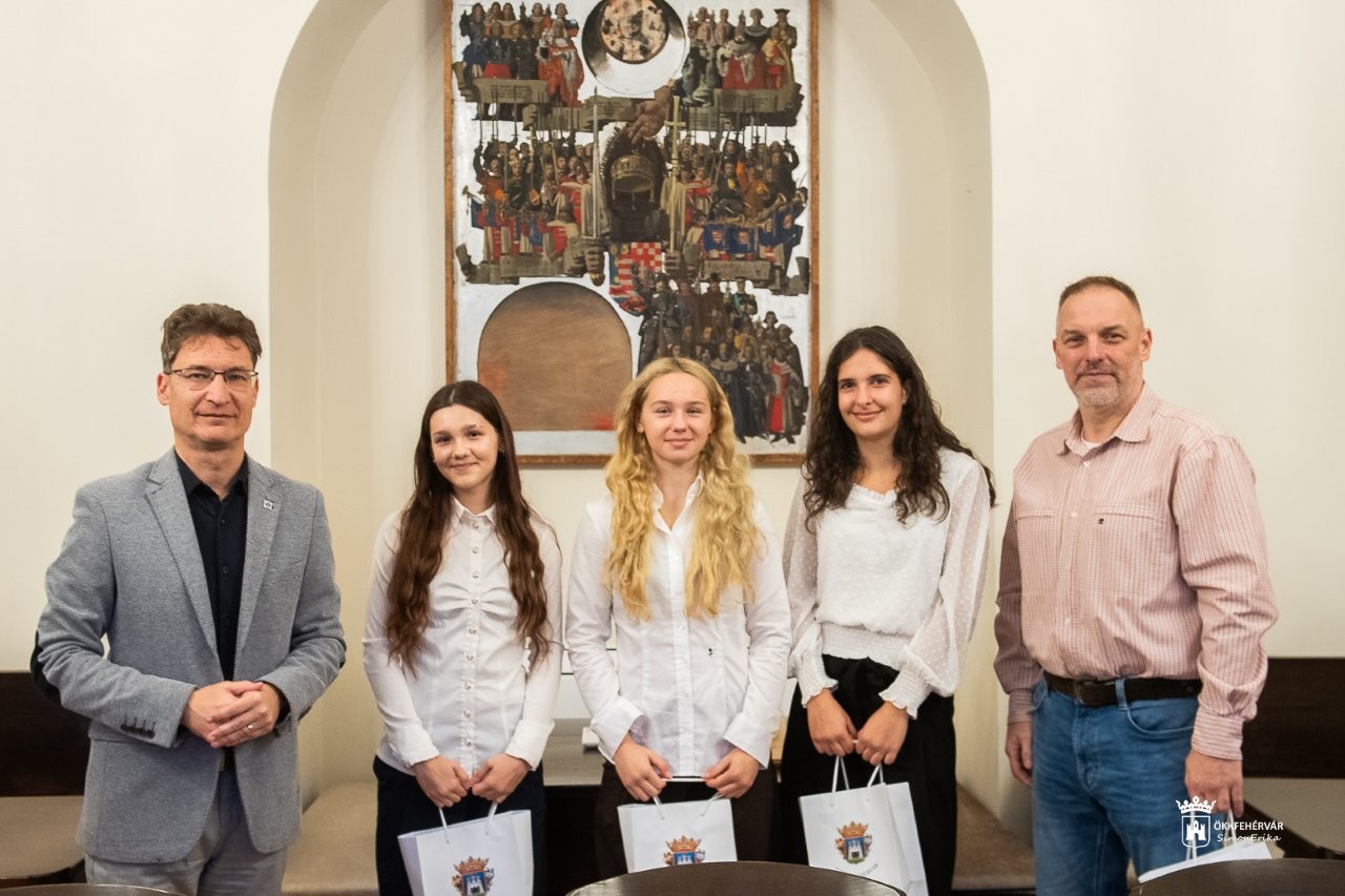 A Vértesi Tömegsport SE fiatal karatékáit fogadta Székesfehérvár polgármestere